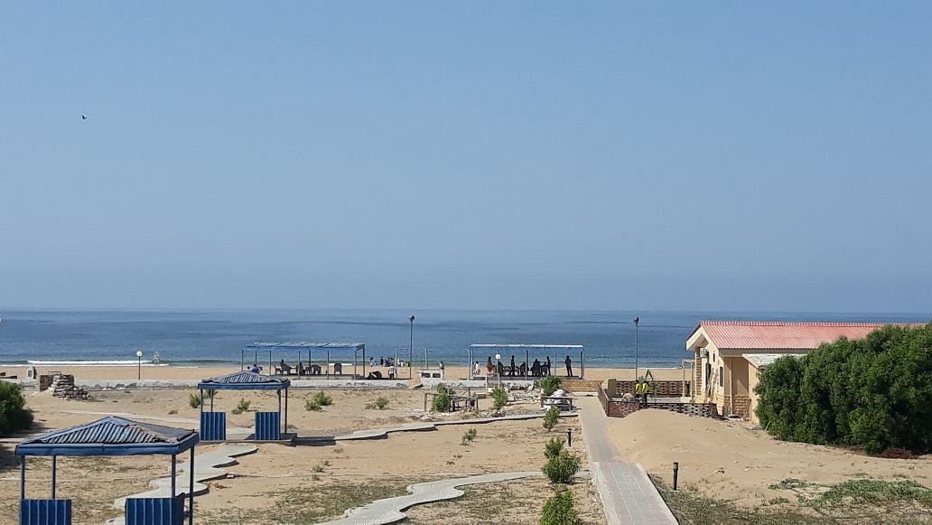 sonmiani beach