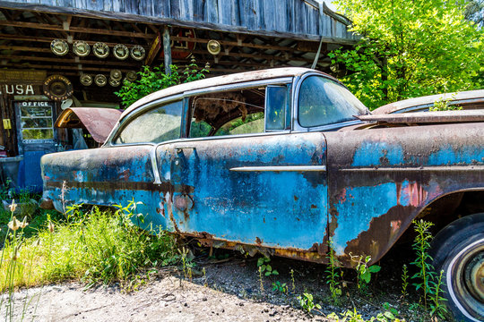 How Salvage Yards Help You Dispose of Your Junk Car Responsibly