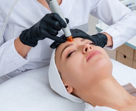 HydraFacial-Dubai-Hydrafacial-Treatment-for-Glowing-Skin-min